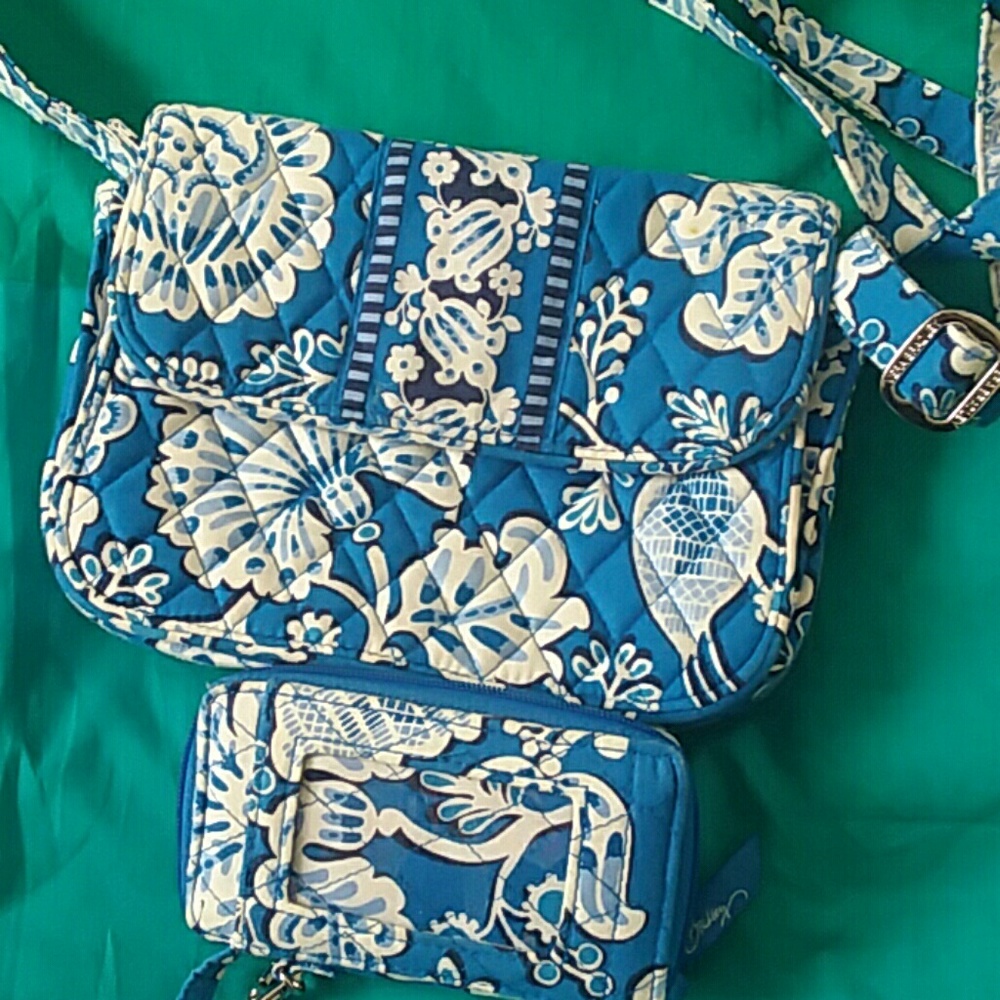 Vera Bradley crossbody with wristlet